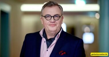 Hape Kerkeling Vermögen 2026: Wie reich ist Deutschlands Kult-Entertainer?